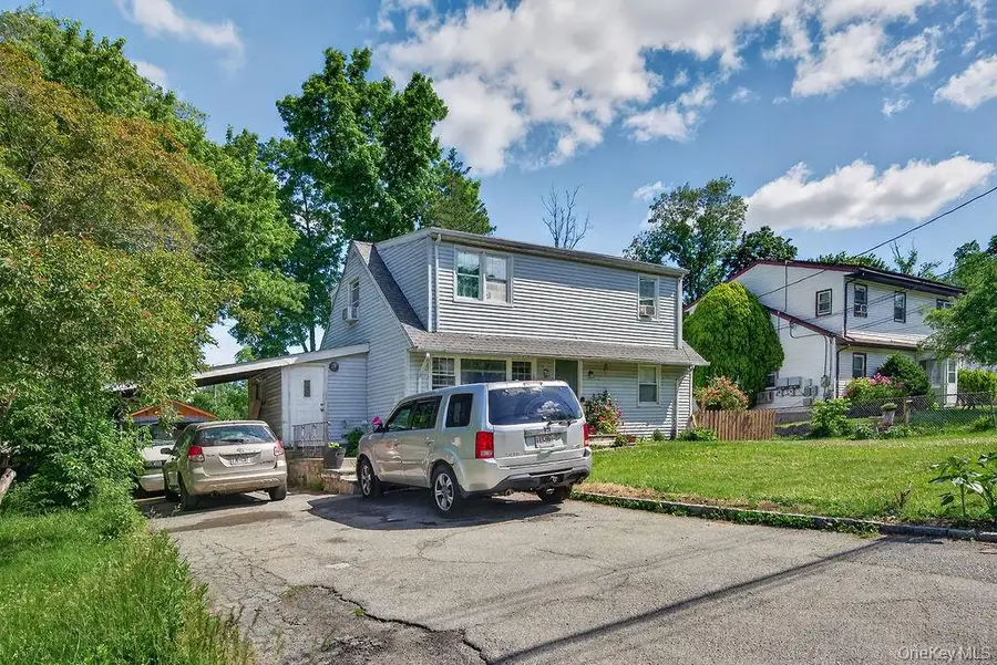 27 Tomahawk Drive, White Plains, NY 10603 - #3