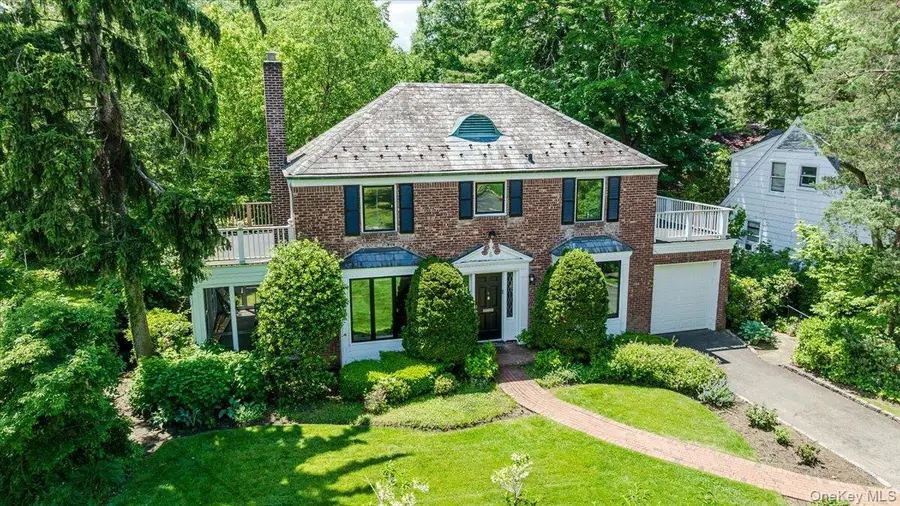 8 Parkside Drive, Great Neck, NY 11021 - #2