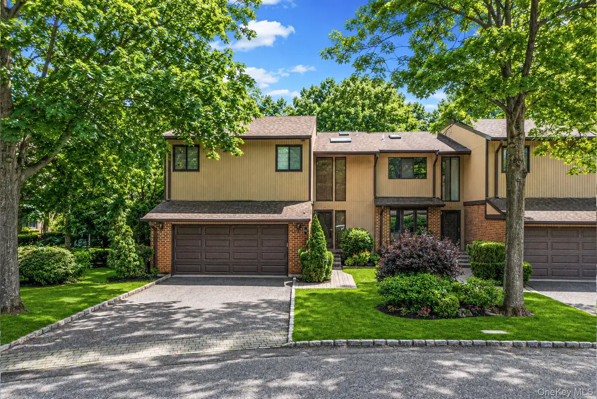 6 Wimbledon Drive, Roslyn, NY 11576 - #1