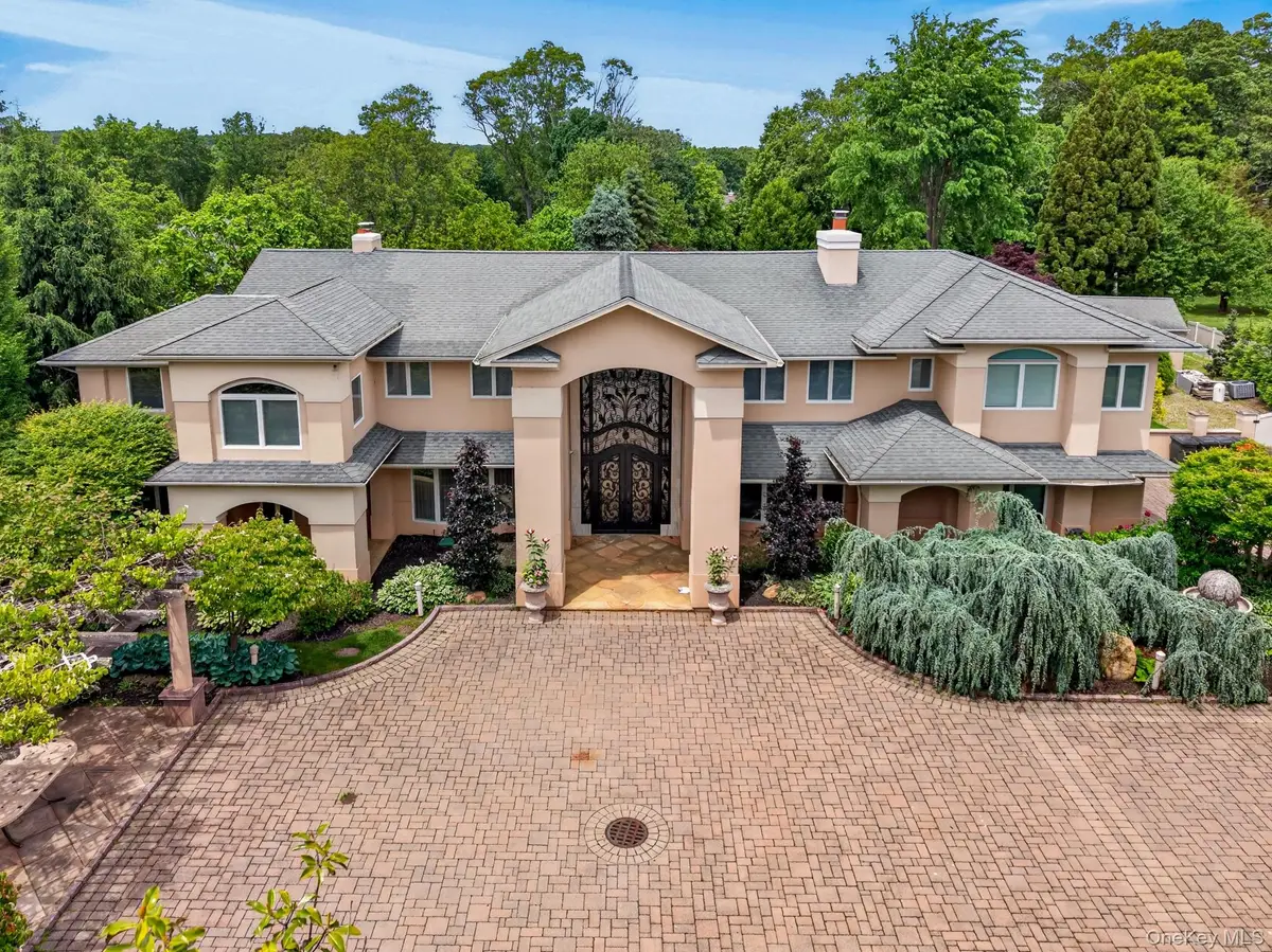 5 Glen Hill Court, Dix Hills, NY 11746 - #1