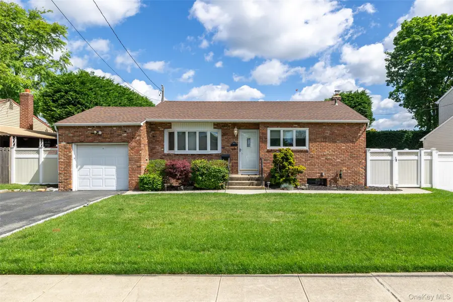 183 N Oak Street, Massapequa, NY 11758 - #2