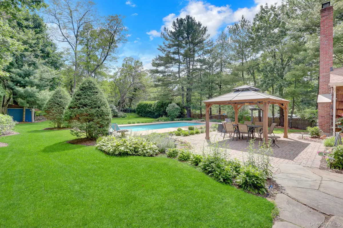 31 Penelope Drive, East Setauket, NY 11733 - #1