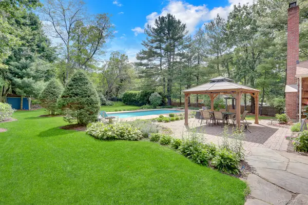 31 Penelope Drive, East Setauket, NY 11733