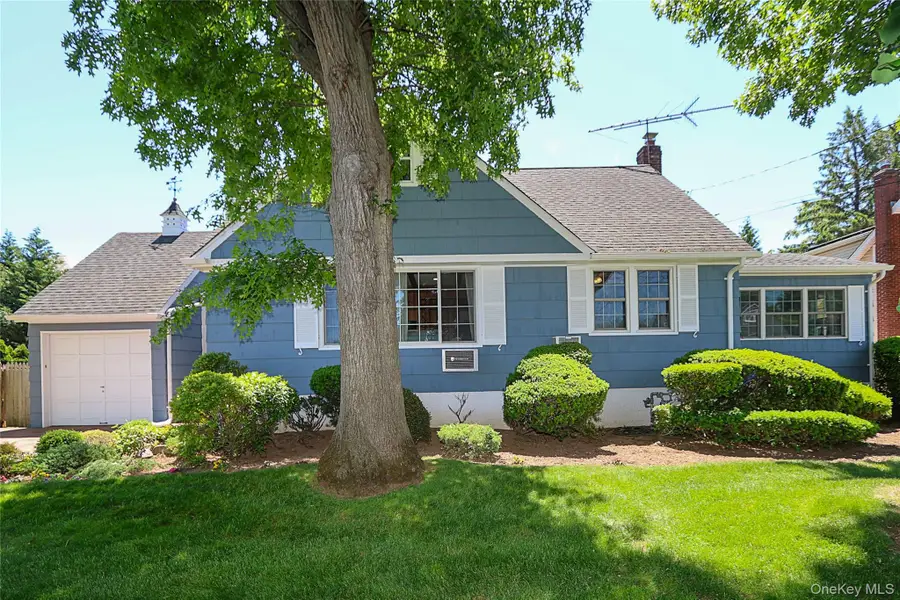 15 Hemlock Street, Merrick, NY 11566 - #3