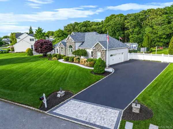 41 Paige Lane, Moriches, NY 11955