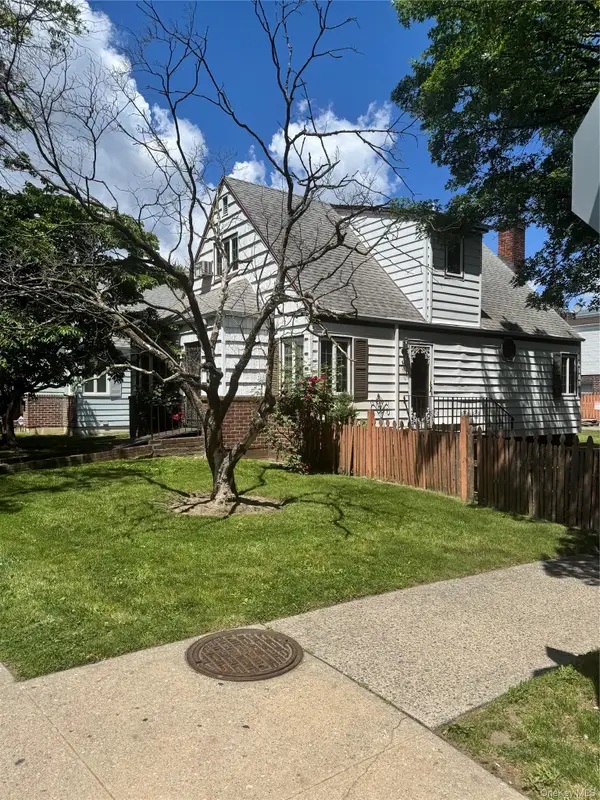 8019 Grand Central Parkway, East Elmhurst, NY 11370