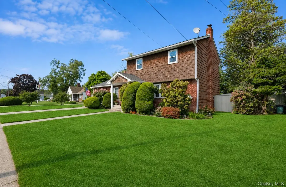 11 Lincoln Court, Copiague, NY 11726 - #1