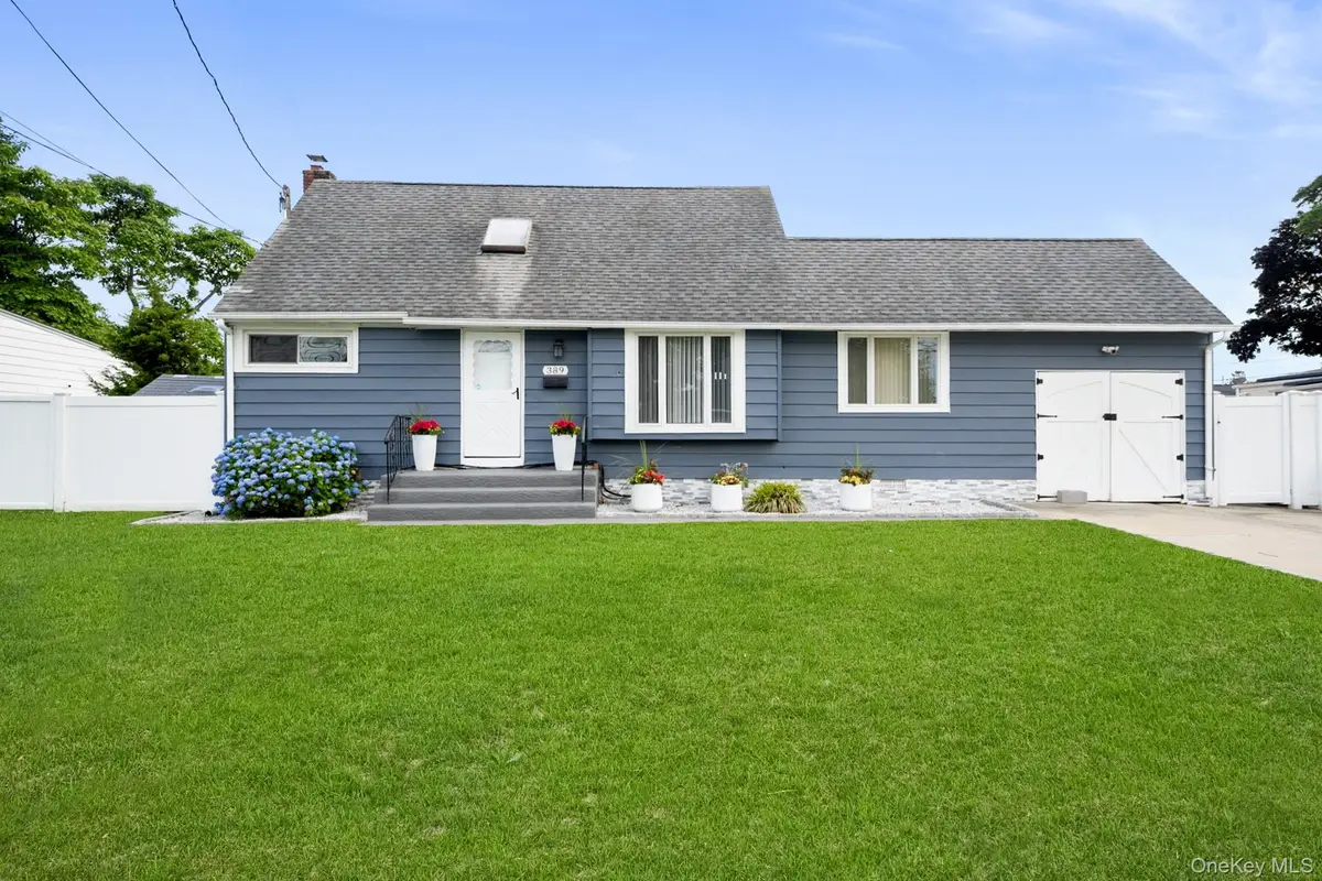 389 33rd Street, Lindenhurst, NY 11757 - #1