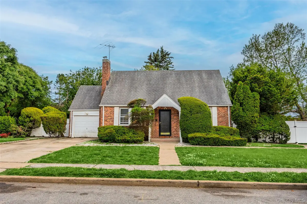 674 Henry Street, Uniondale, NY 11553 - #1