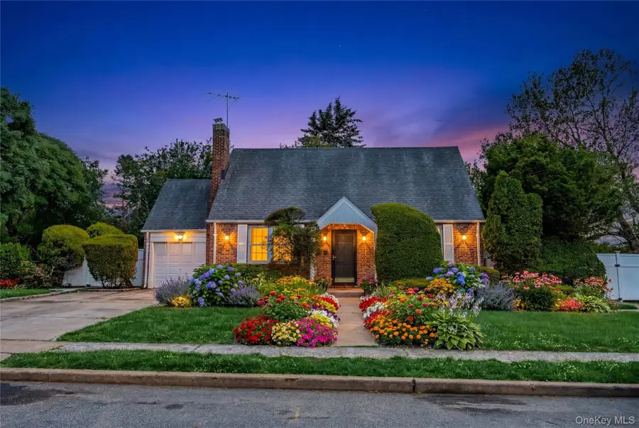 674 Henry Street, Uniondale, NY 11553 - #2
