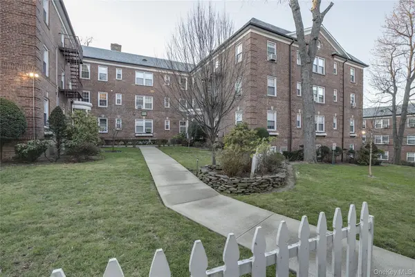 19 Schenck Avenue #1G, Great Neck, NY 11021