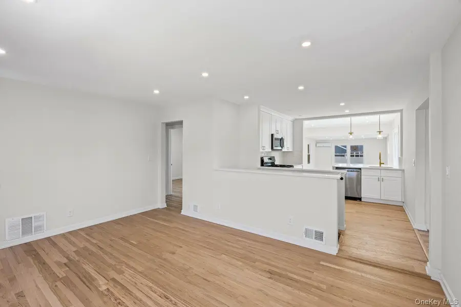 47 Walnut Avenue E, Farmingdale, NY 11735 - #3