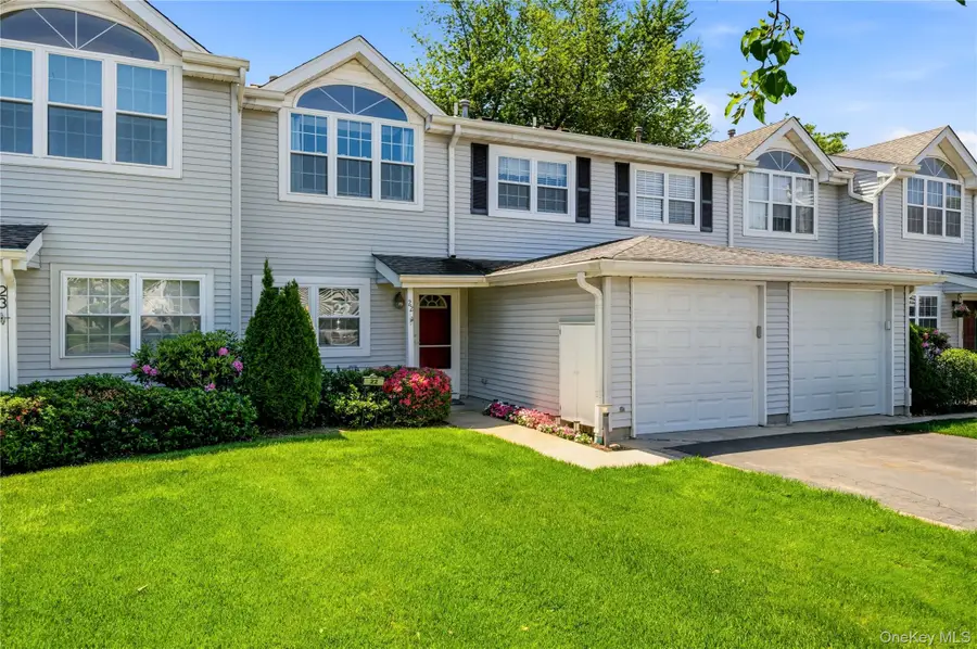22 Indian Trace, Kings Park, NY 11754 - #2