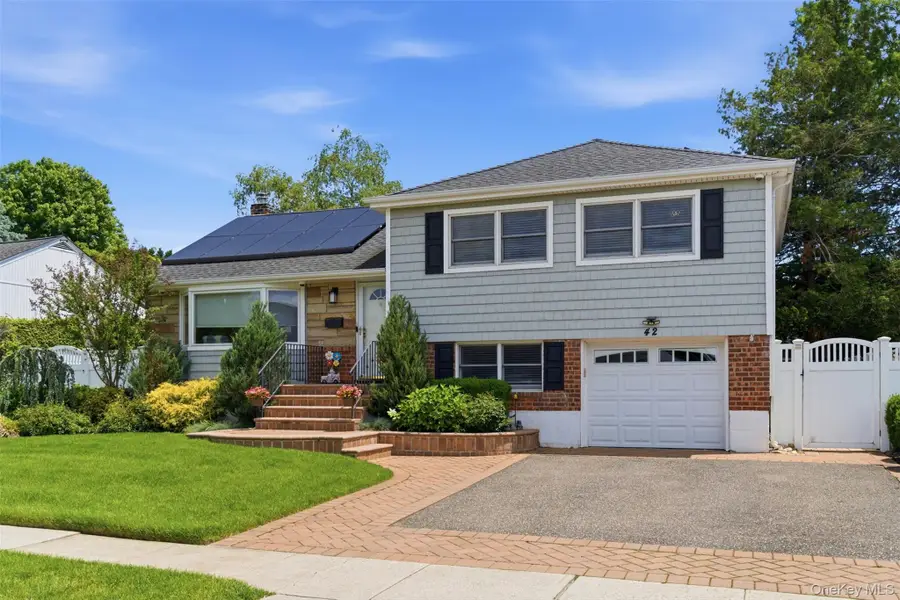 42 Kathleen Drive E, Syosset, NY 11791 - #2