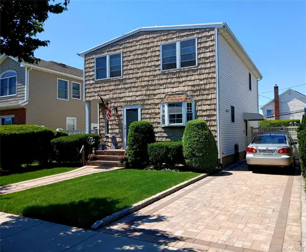 206 Arlington Street, Mineola, NY 11501