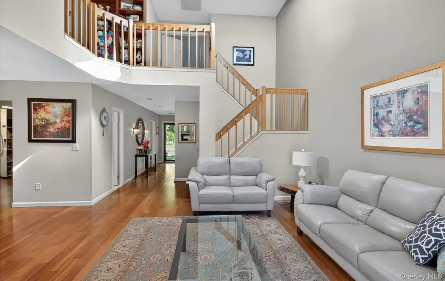 86 Hidden Ponds Circle, Smithtown, NY 11787 - #3