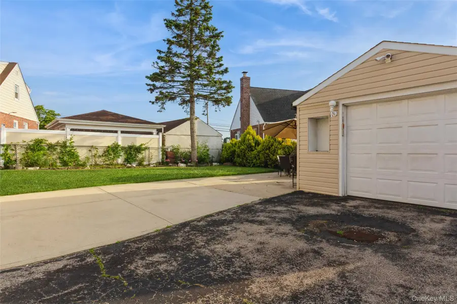 91 Grant Drive E, Valley Stream, NY 11580 - #3