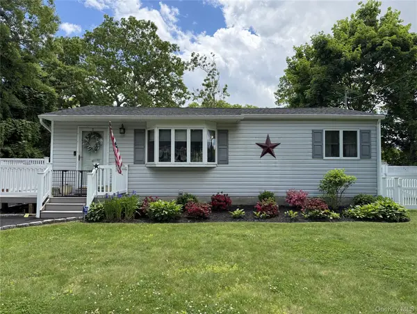 4 Pinetop Drive, Shirley, NY 11967