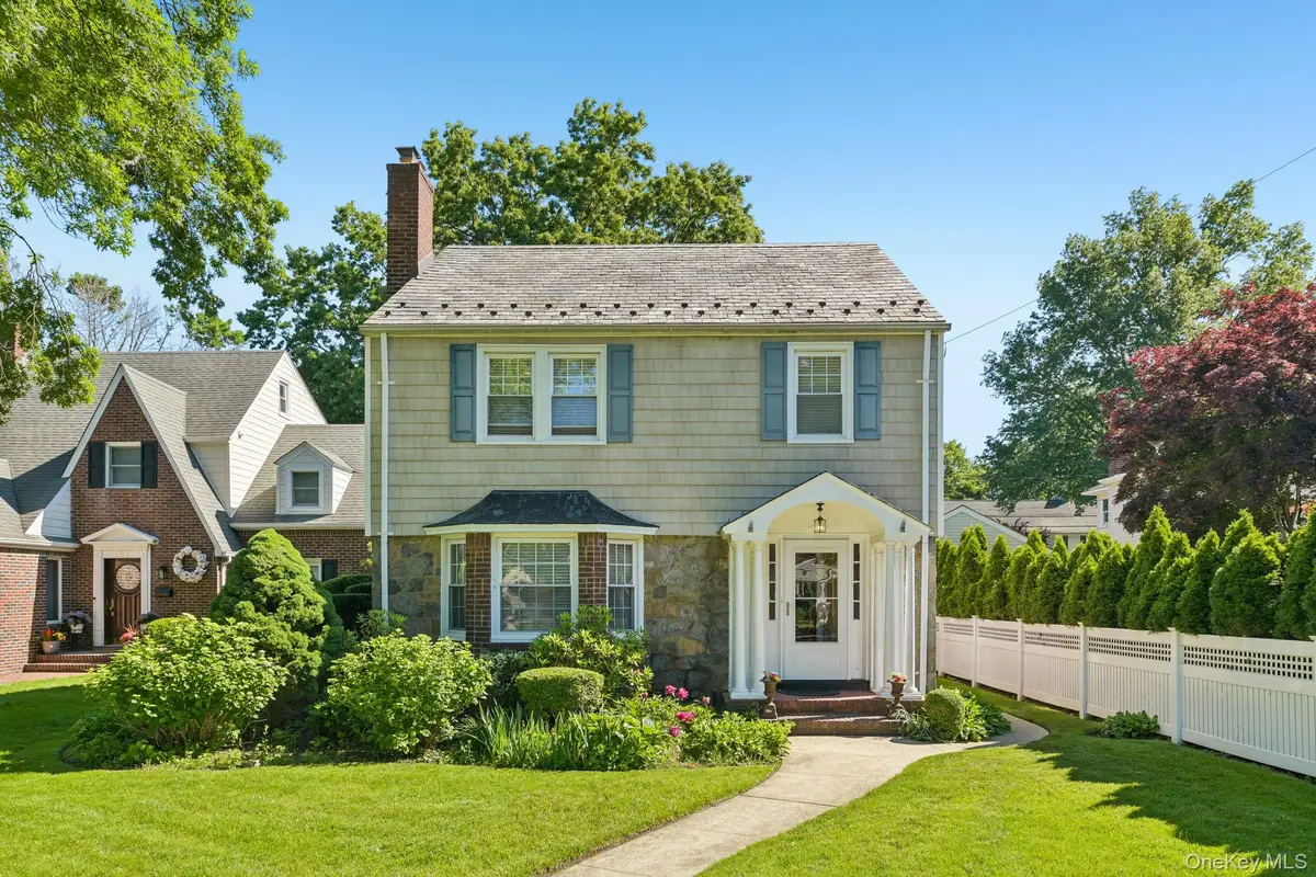 131 Floral Parkway, Floral Park, NY 11001 - #1