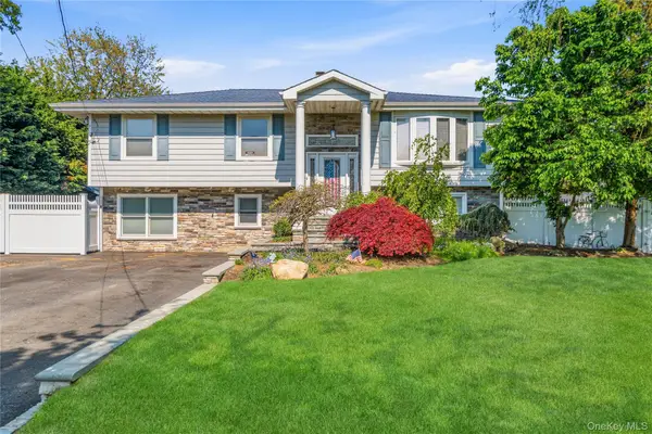 105 Sequams Lane E, West Islip, NY 11795