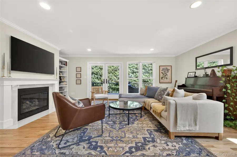 4 Parkridge Court, Huntington, NY 11743 - #2