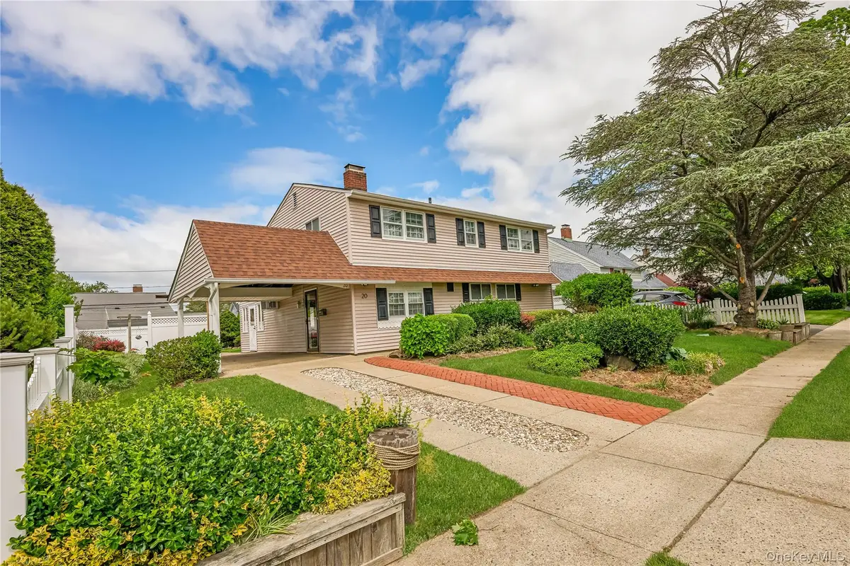 20 Flagstone Lane, Westbury, NY 11590 - #1