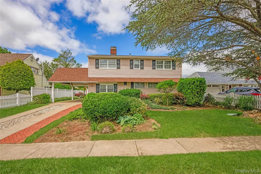 20 Flagstone Lane, Westbury, NY 11590 - #3