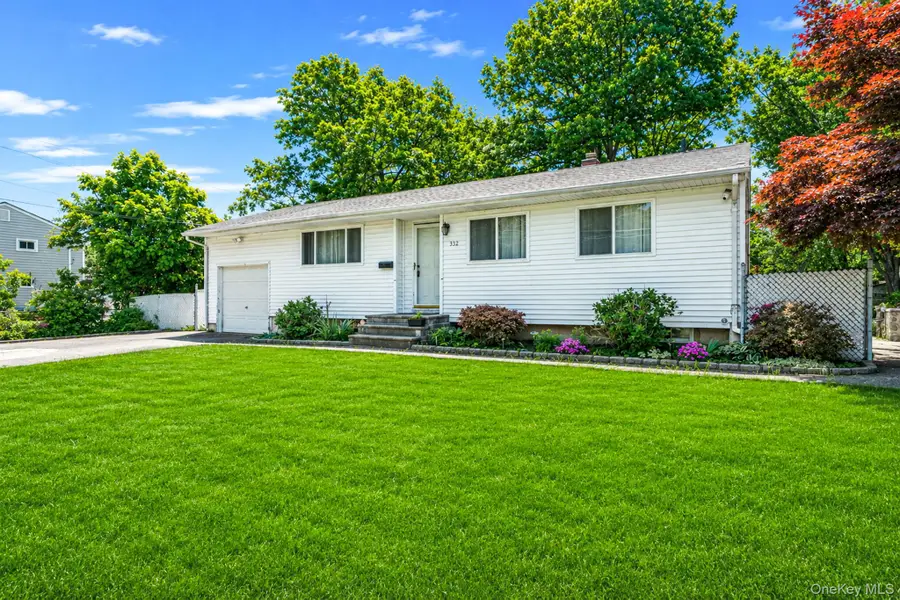 332 Delaware Avenue, Bay Shore, NY 11706 - #2