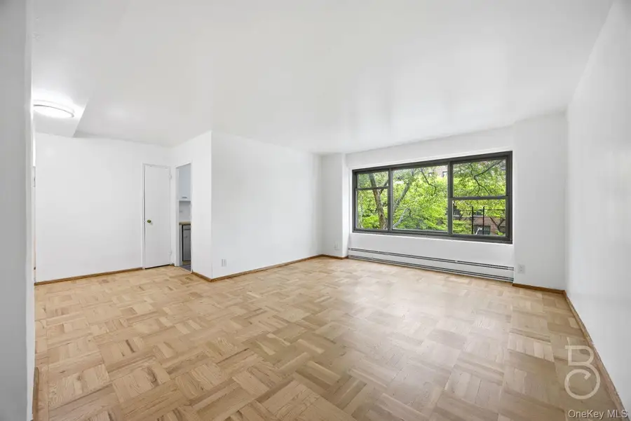 33-52 Crescent Street #4C, Astoria, NY 11106 - #3