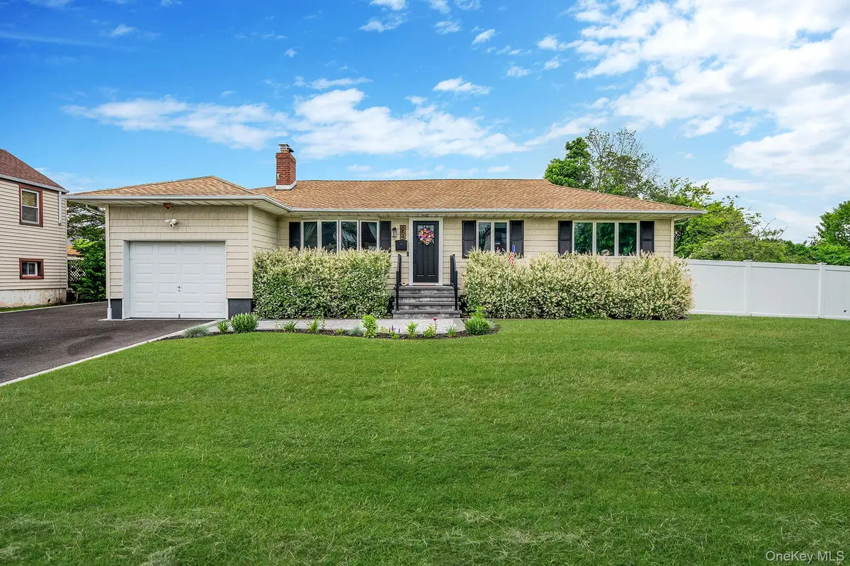 654 S 5th Street, Lindenhurst, NY 11757 - #1