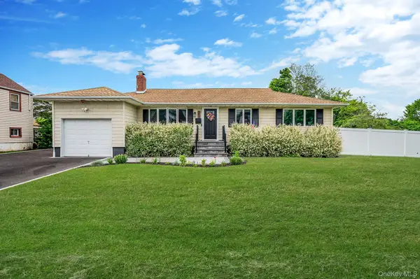 654 S 5th Street, Lindenhurst, NY 11757