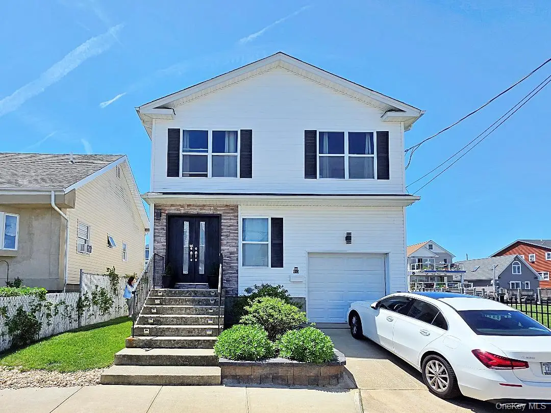 913 Arctic Street, Lindenhurst, NY 11757 - #1
