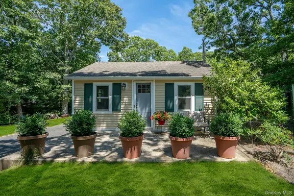 156 Washington Heights Avenue, Hampton Bays, NY 11946