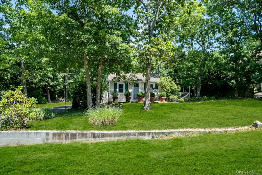 156 Washington Heights Avenue, Hampton Bays, NY 11946 - #3