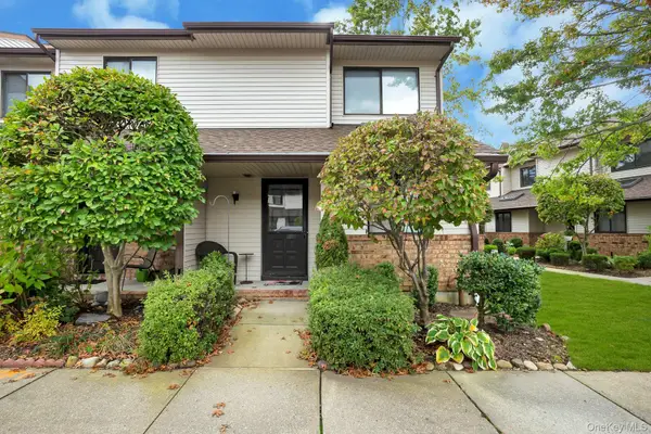 65 Cottonwood Court, Wantagh, NY 11793