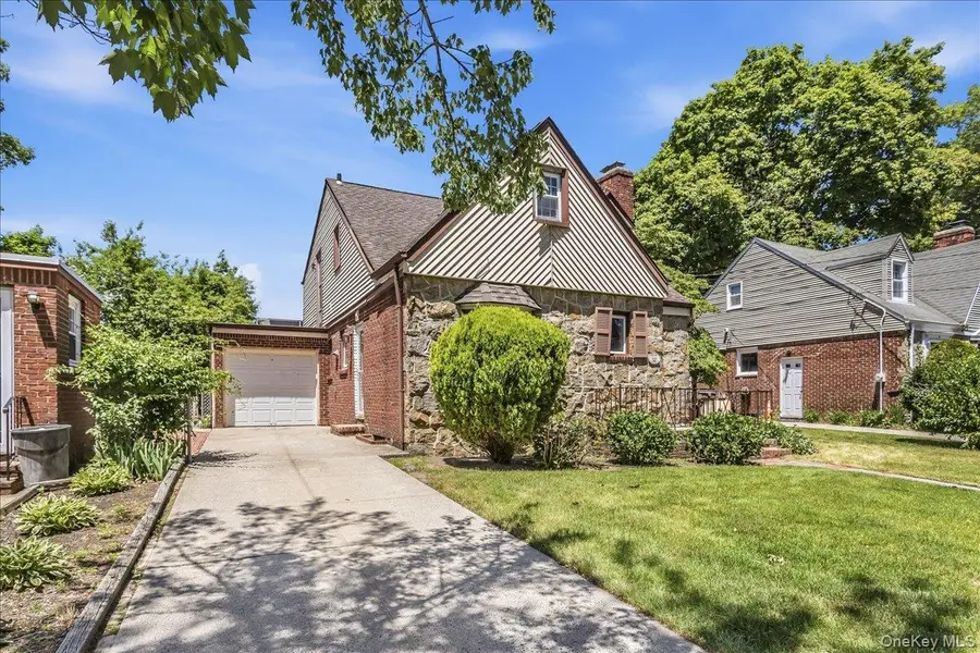 588 Adams Avenue, West Hempstead, NY 11552 - #3