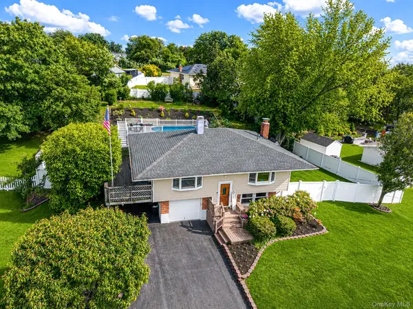 16 Lynx Lane, East Setauket, NY 11733