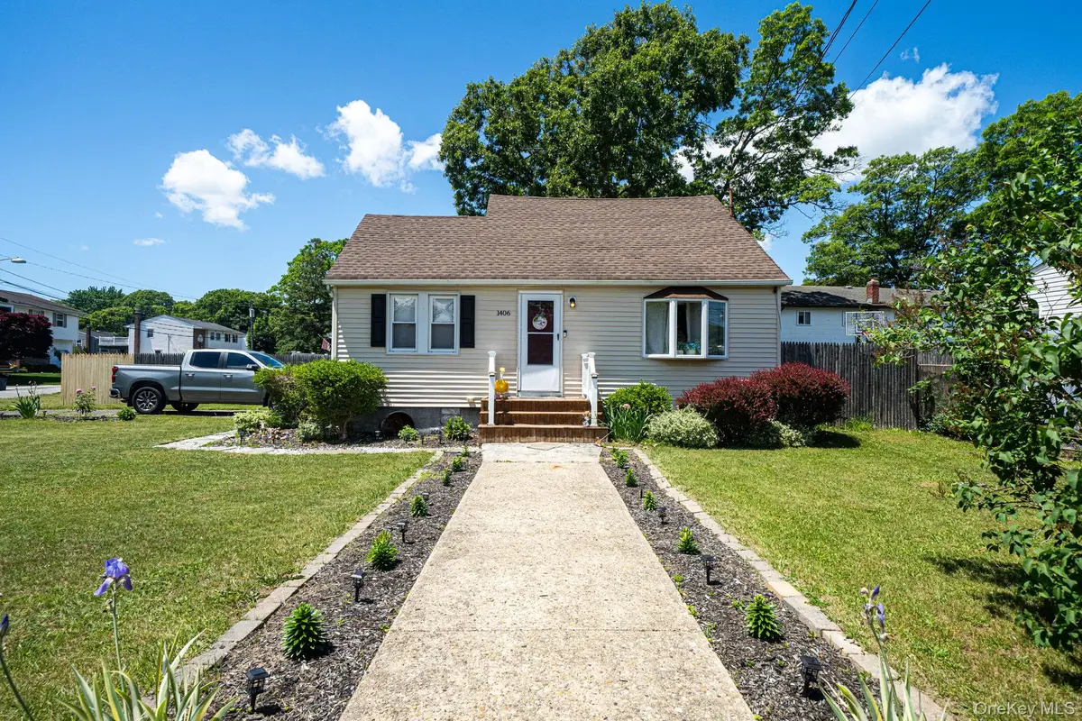 1406 Coates Avenue, Holbrook, NY 11741 - #1