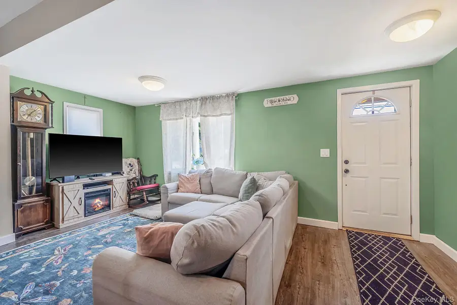1406 Coates Avenue, Holbrook, NY 11741 - #2