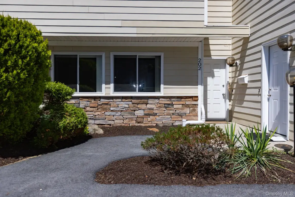 202 Crystal Hill Lane, Poughkeepsie, NY 12603 - #1