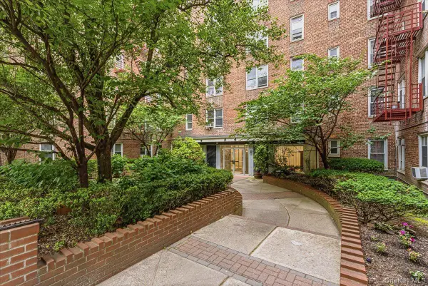 62-59 108th Street #4C, Forest Hills, NY 11375