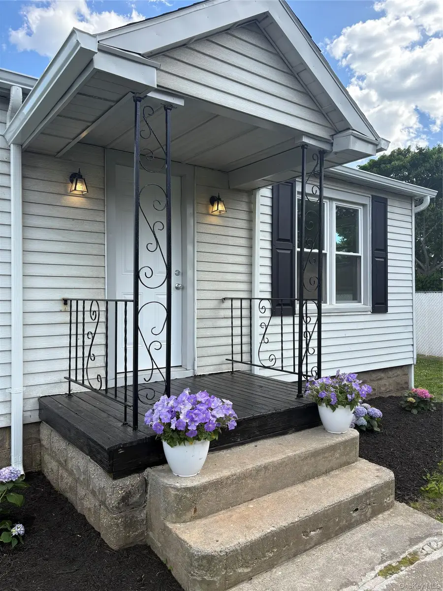717 6th Street, West Babylon, NY 11704 - #2