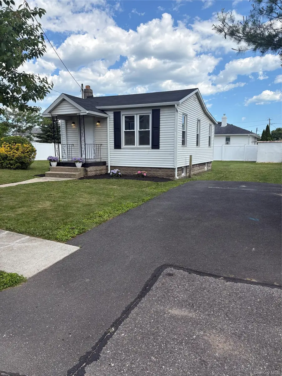 717 6th Street, West Babylon, NY 11704 - #3