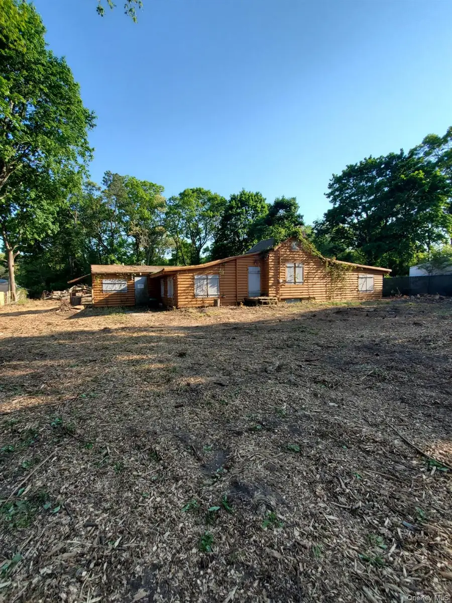 34 Peach Street, Central Islip, NY 11722 - #3
