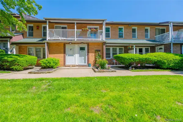 231 Artist Lake Drive, Middle Island, NY 11953