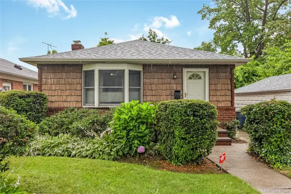 46-06th 247 Street, Douglaston, NY 11362