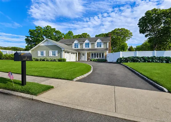 2 Sussex Lane, Lake Grove, NY 11755