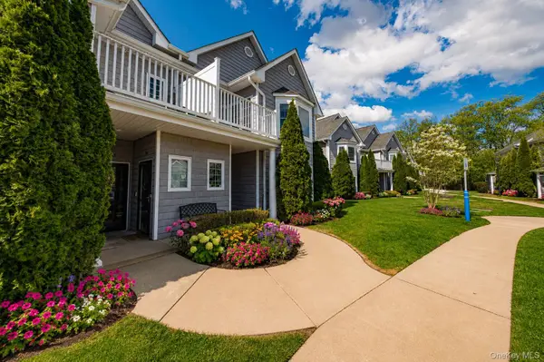 105 Okeefe Court, Oakdale, NY 11769