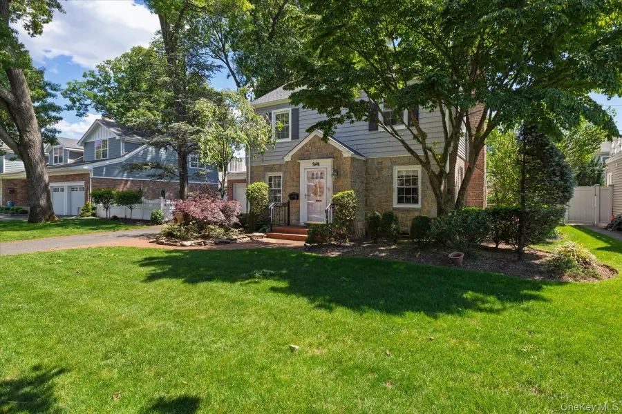 60 Atkinson Road, Rockville Centre, NY 11570 - #3