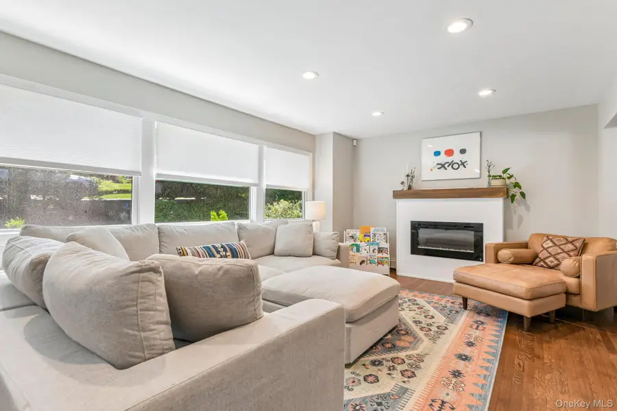 3 Walnut Place, Huntington, NY 11743 - #3
